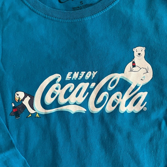 Like-New Unisex Coca-Cola Long Sleeve T-Shirt with Polar Bear & Puffin - Picture 2 of 6